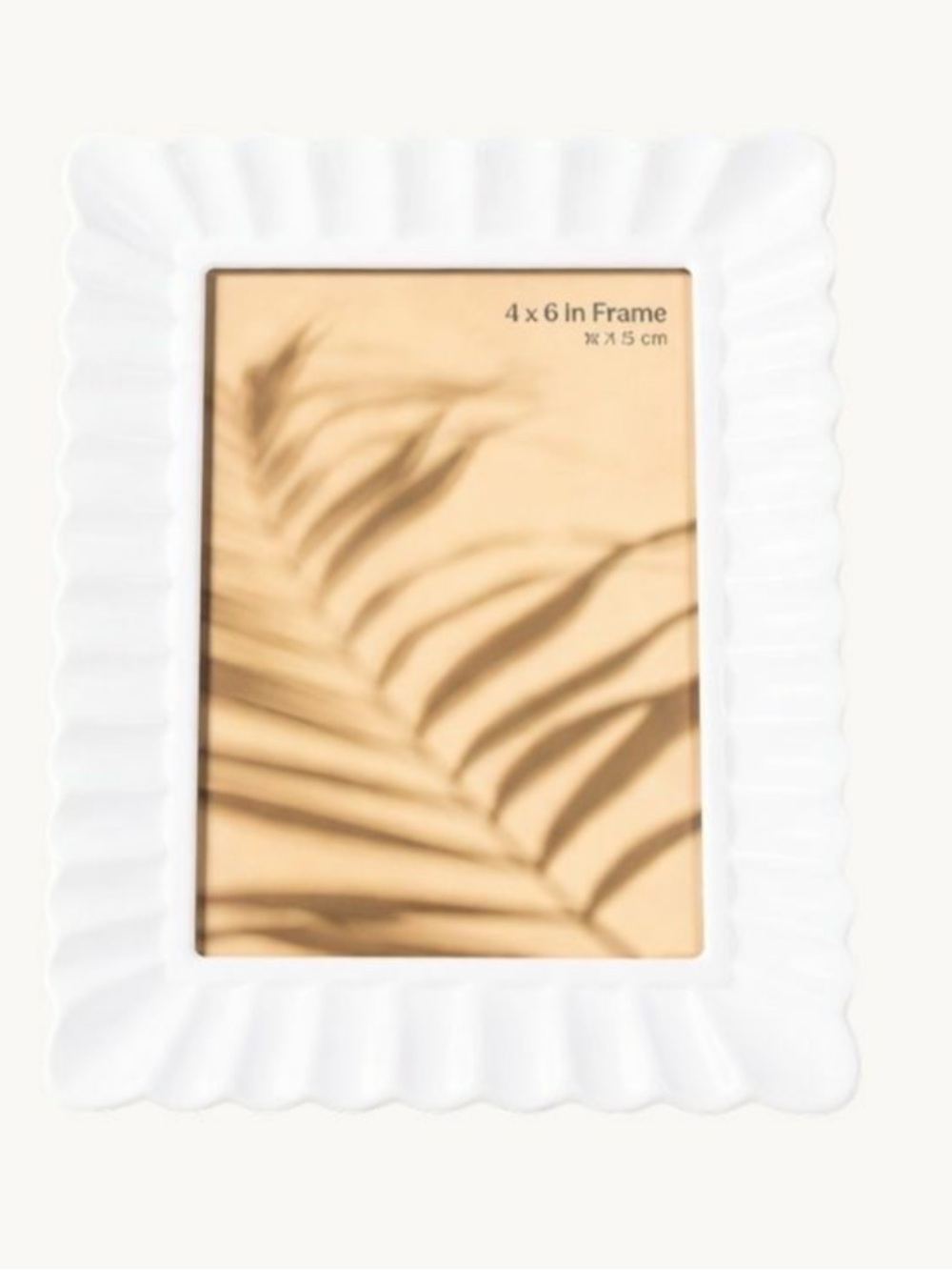 NWT White Scalloped Photo Frame
